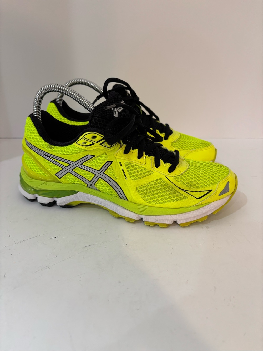 ASICS GT2000 size 8